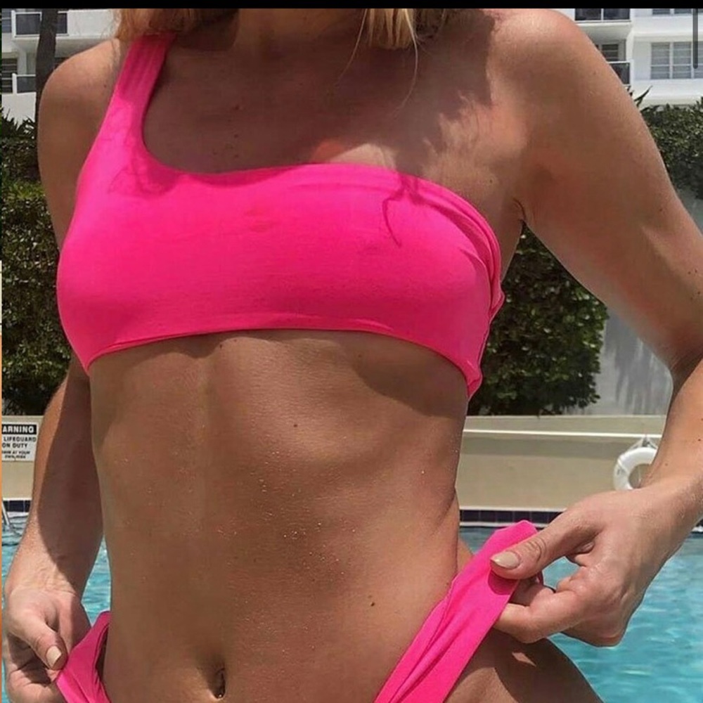 Neon Pink Bikini Top, one shoulder.  
Sexy, hot 🔥🔥,  Small.
